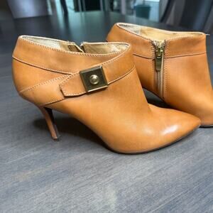 Enzo Angiolini Size 8.5 Light Brown Leather Heeled Boots Gold Buckle Detail